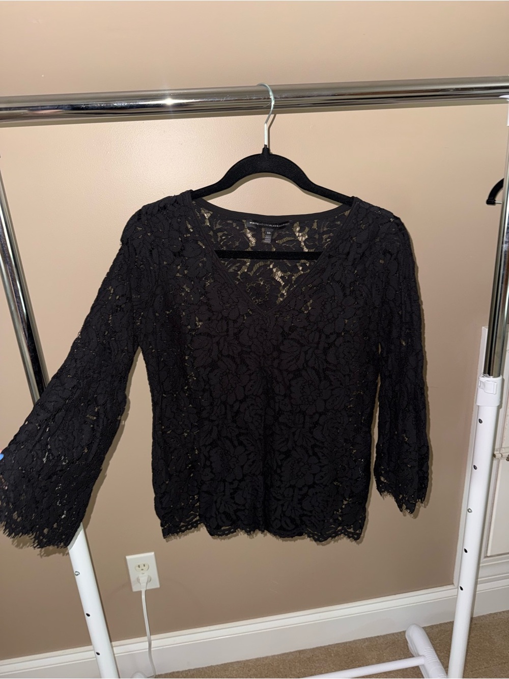 White House Black Market Black Lace V-Neck Three-Quarter Sleeve Blouse